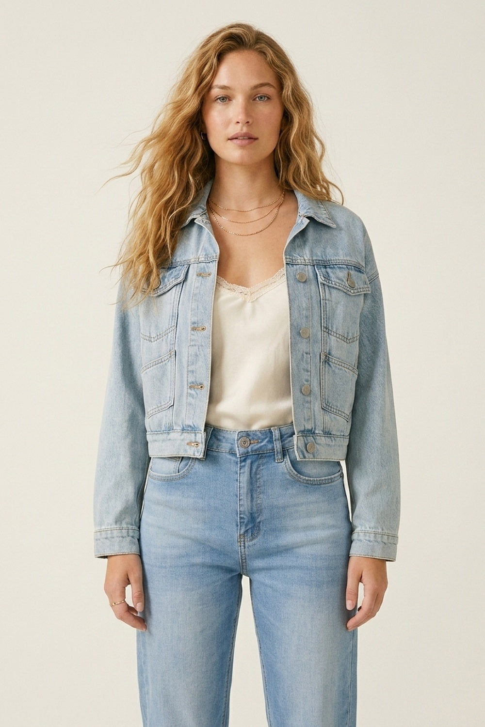 Jean mom style en denim bleu clair à coupe ajustée longueur cheville