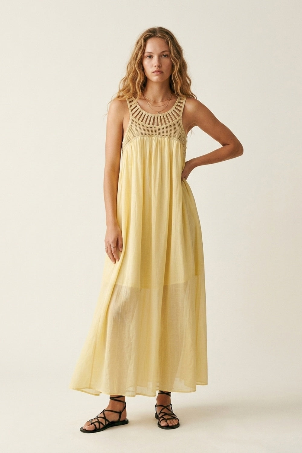 Robe Maxi à Empiècement Crochet Jaune avec Jupe Fluide