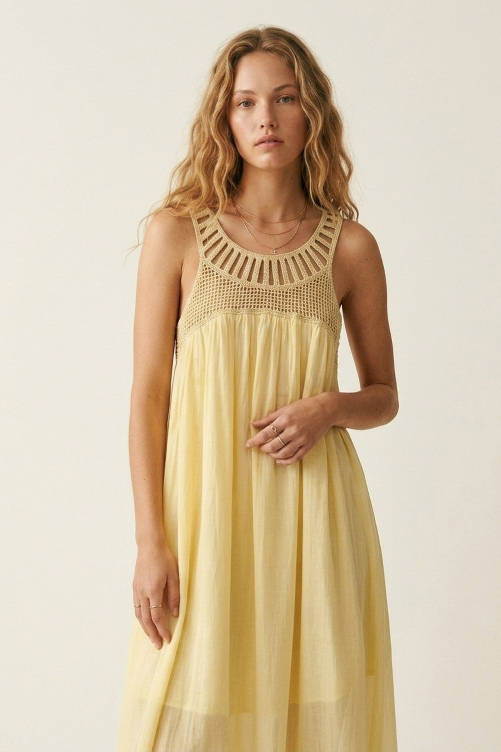 Robe Maxi à Empiècement Crochet Jaune avec Jupe Fluide