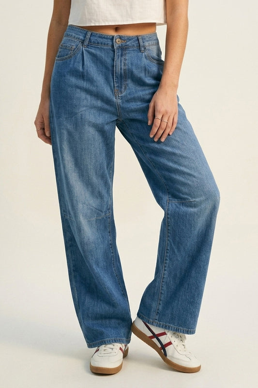 Jean large en denim léger avec détail de couture incurvée