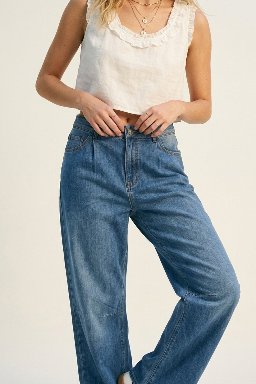 Jean large en denim léger avec détail de couture incurvée