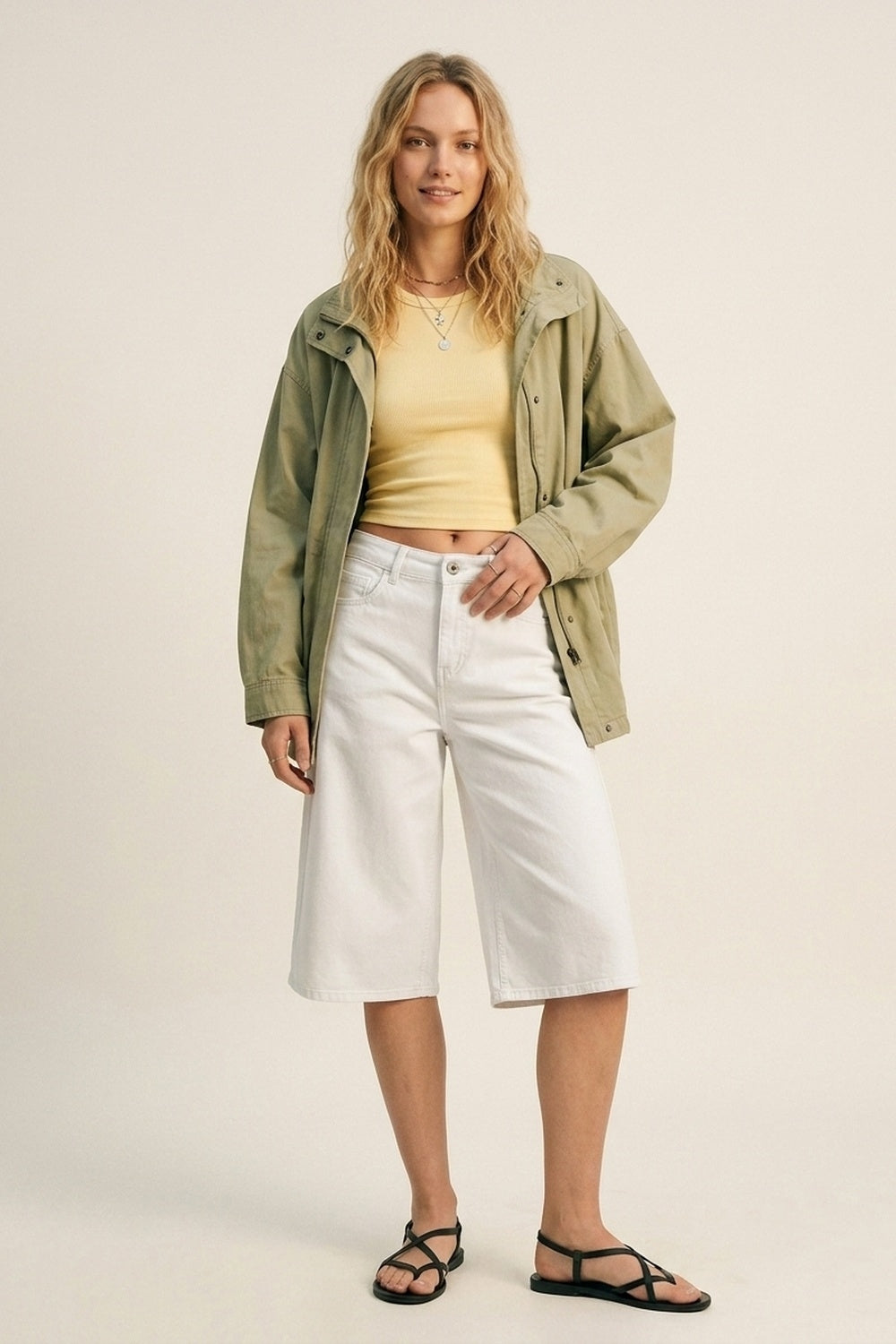 Bermuda en jean blanc à jambes larges et longueur genou