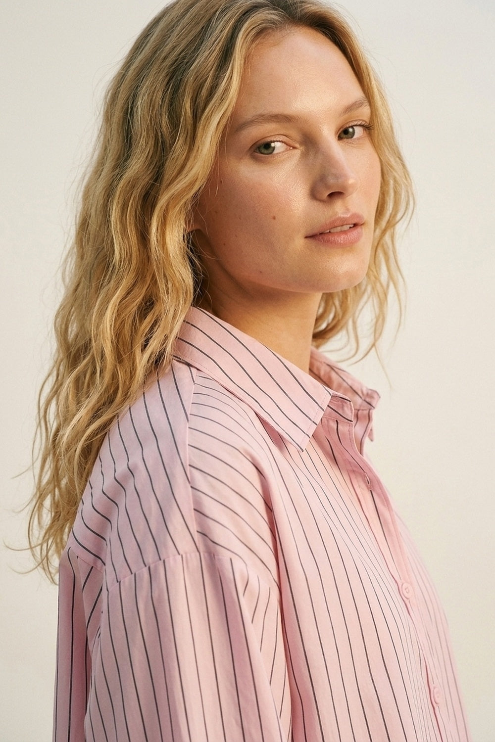 Chemise légère à rayures longues en rose clair
