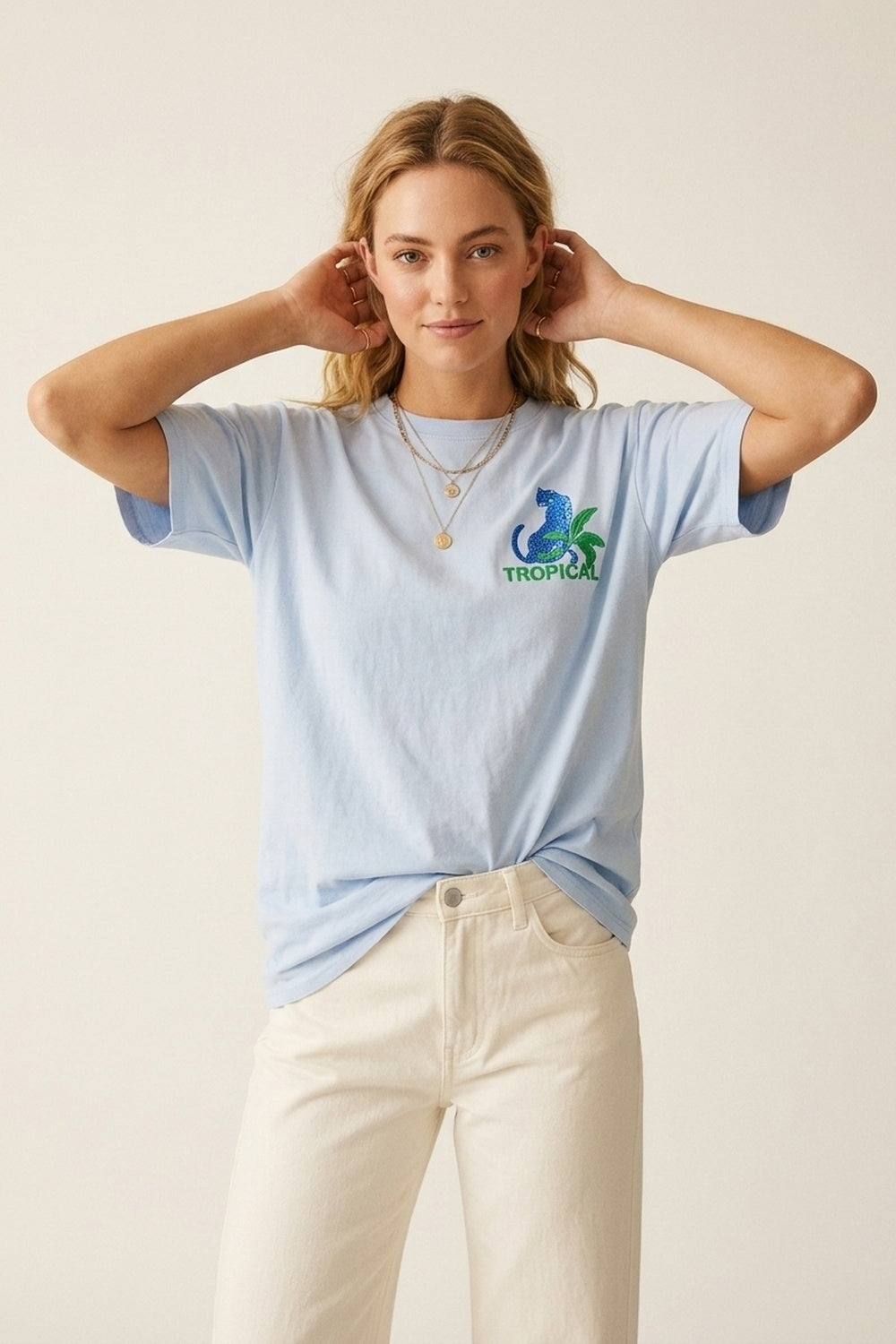 T-shirt bleu fabriqué en Italie avec imprimé graphique tropical