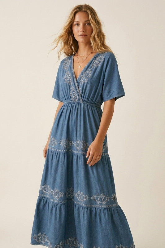 Blue Embroidered Maxi Dress with V-Neckline (Robe longue brodée à encolure en V)