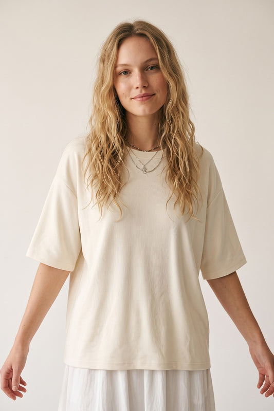 Sweat-shirt crème à manches courtes et coupe décontractée avec col rond
