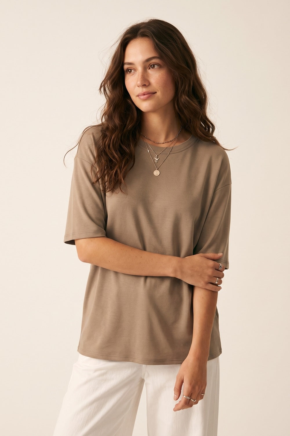 Sweat-shirt basique à col rond en coupe décontractée couleur camel