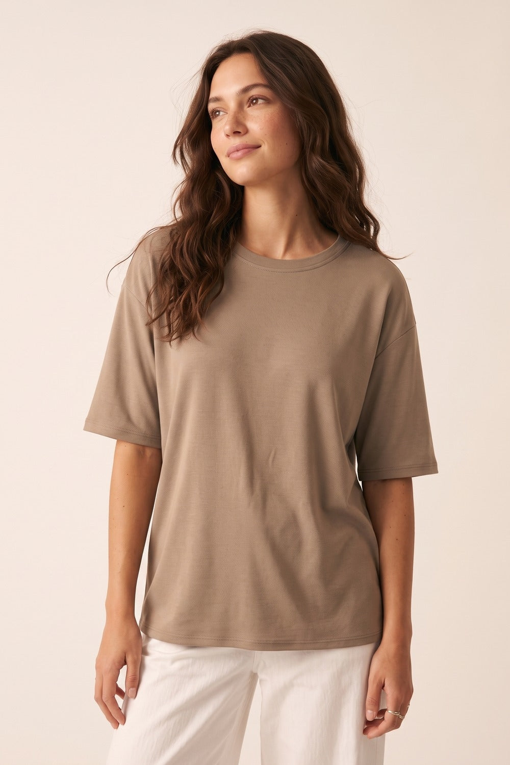 Sweat-shirt basique à col rond en coupe décontractée couleur camel