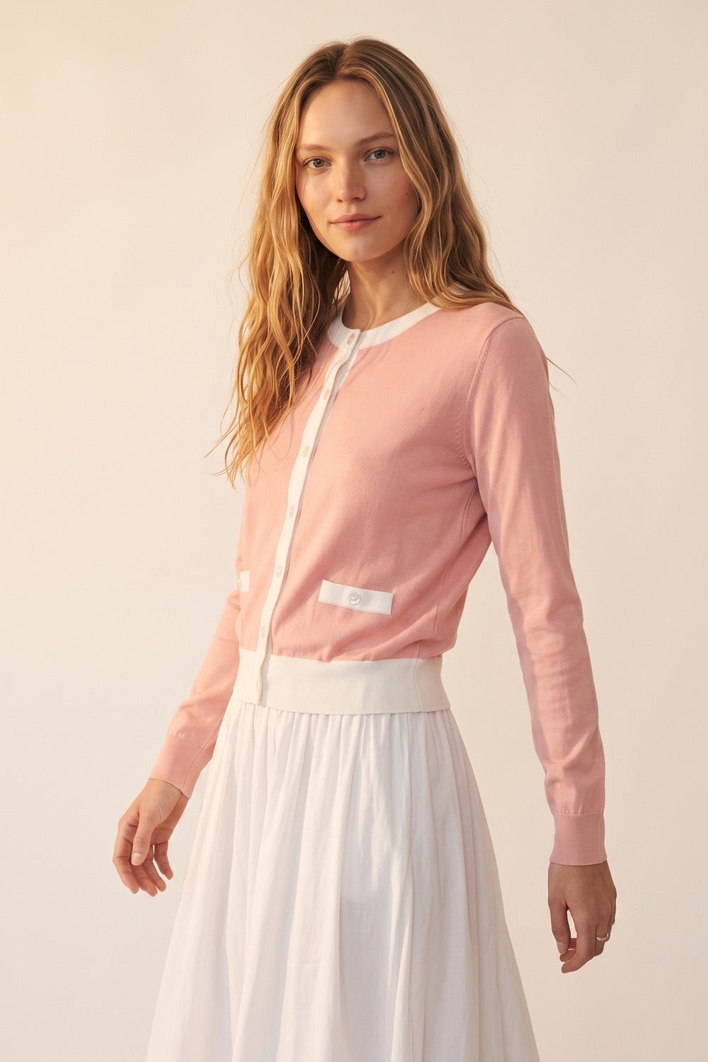 Cardigan en maille fine avec bordure contrastante couleur vieux rose