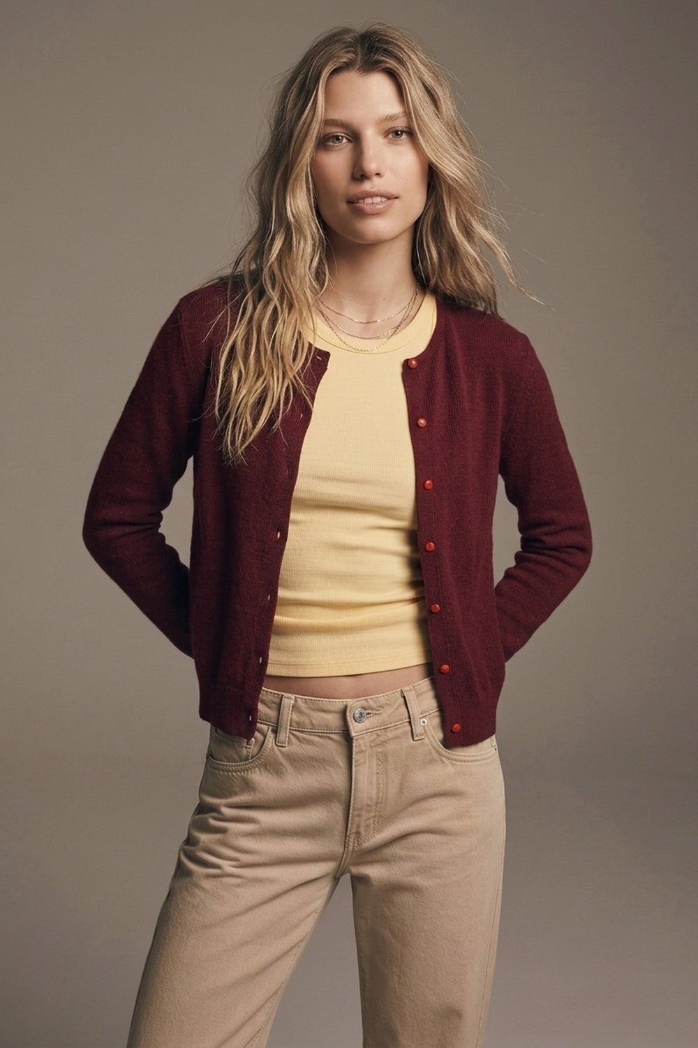 Cardigan coupe régulière à col rond et boutons sur le devant en tricot fin bordeaux