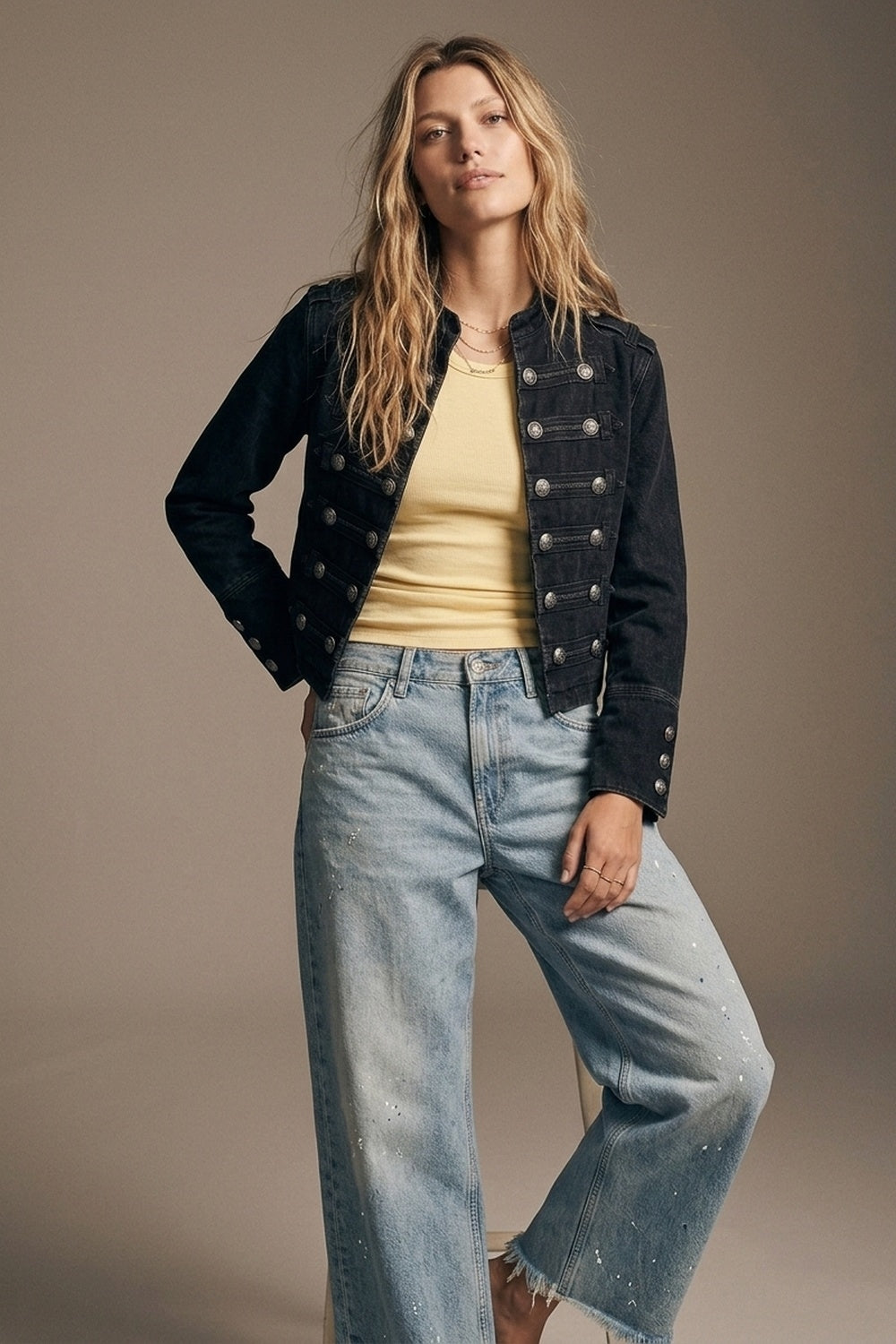 Veste en jean officier lavée noire avec boutons décoratifs