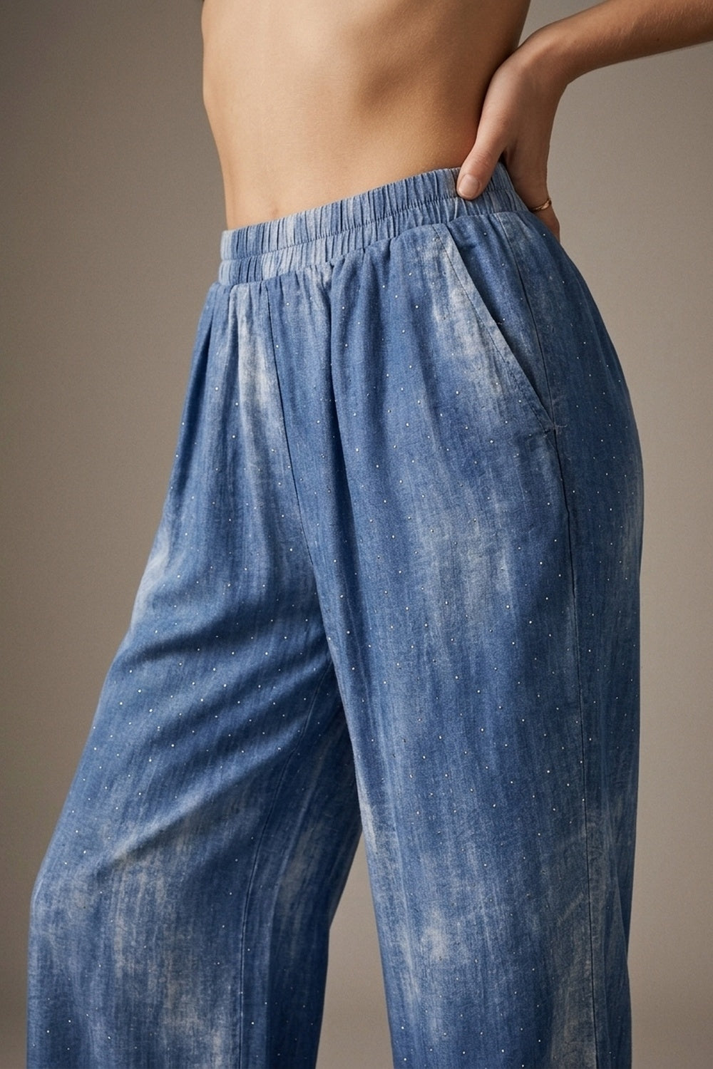 Pantalon à taille élastique en chiffon bleu tie-dye avec strass embellis