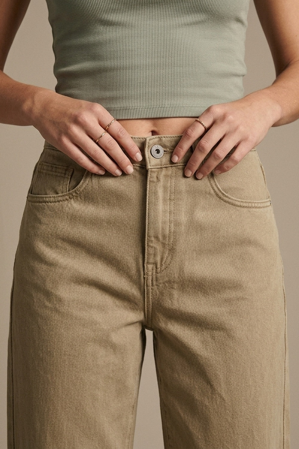 Jean large en denim extensible beige avec couture au genou