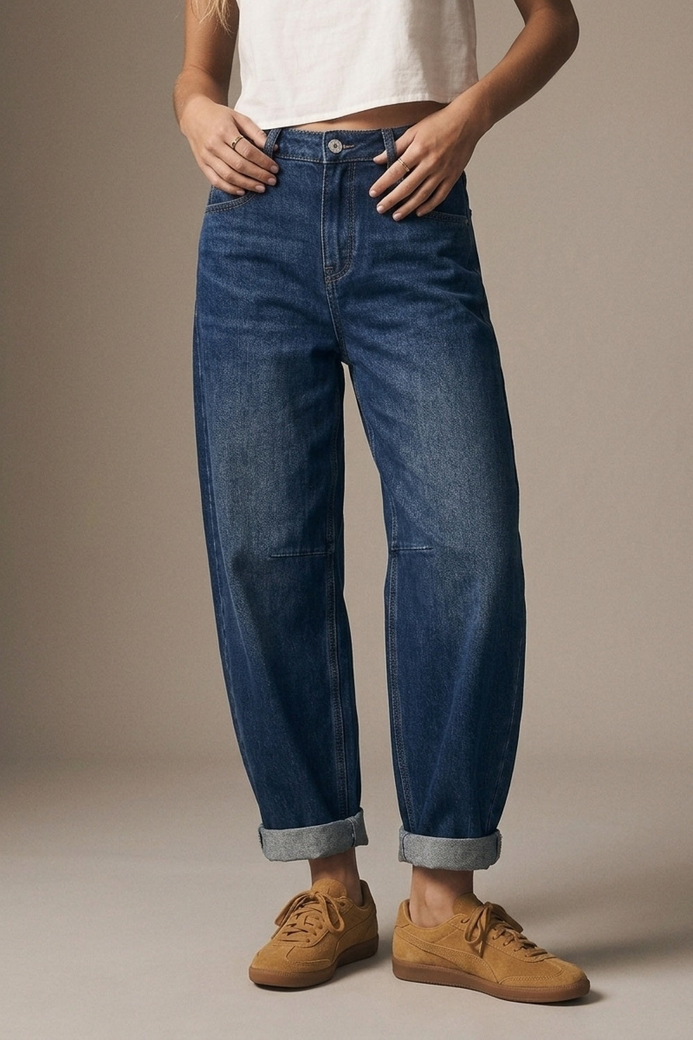Jean à revers bleu foncé avec style jambe large en tonneau