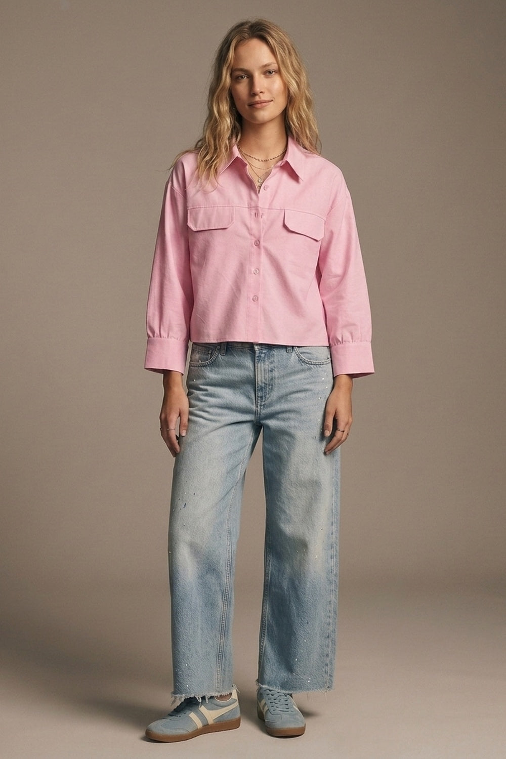 Chemise raccourcie en tissu oxford rose avec poches poitrine
