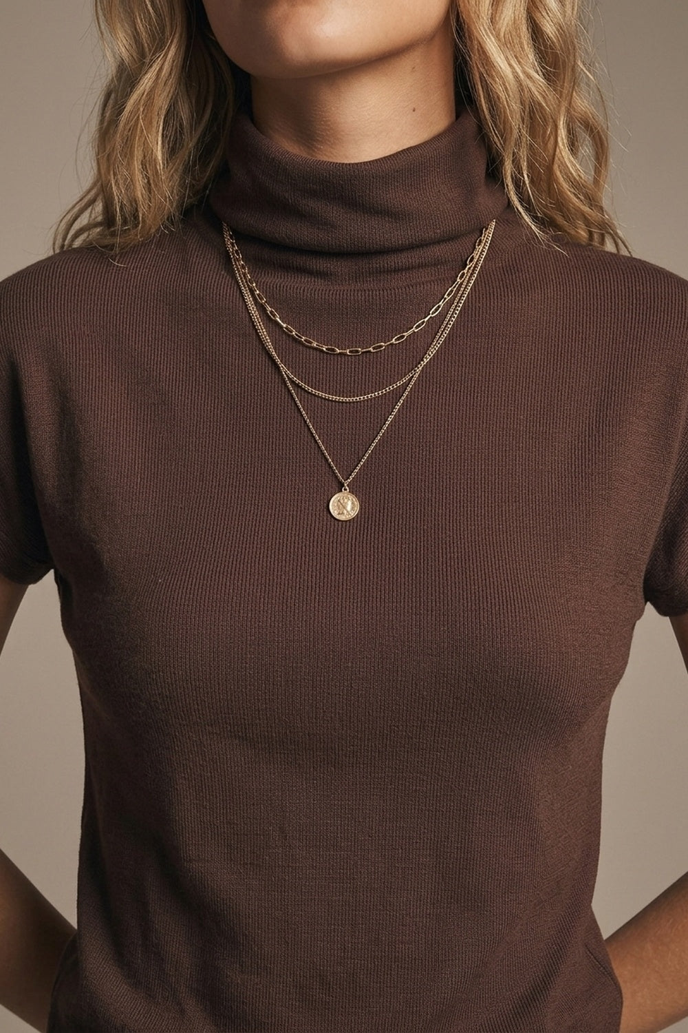 Top en tricot élastique marron en viscose avec manches courtes