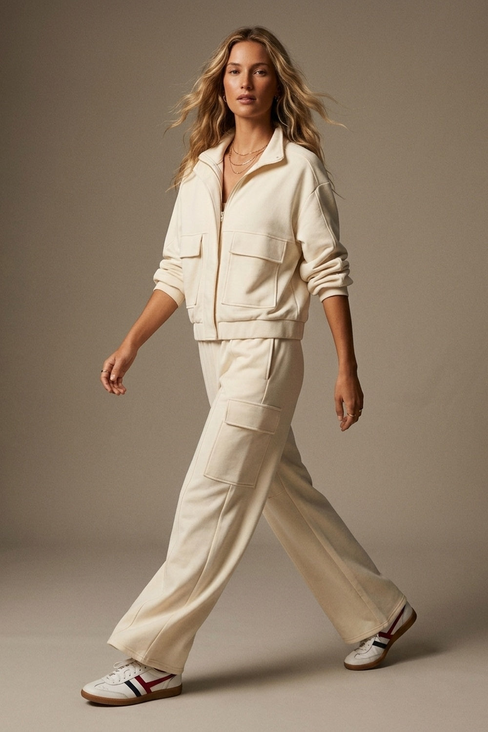 Pantalon large à poches cargo en viscose crème avec taille élastique