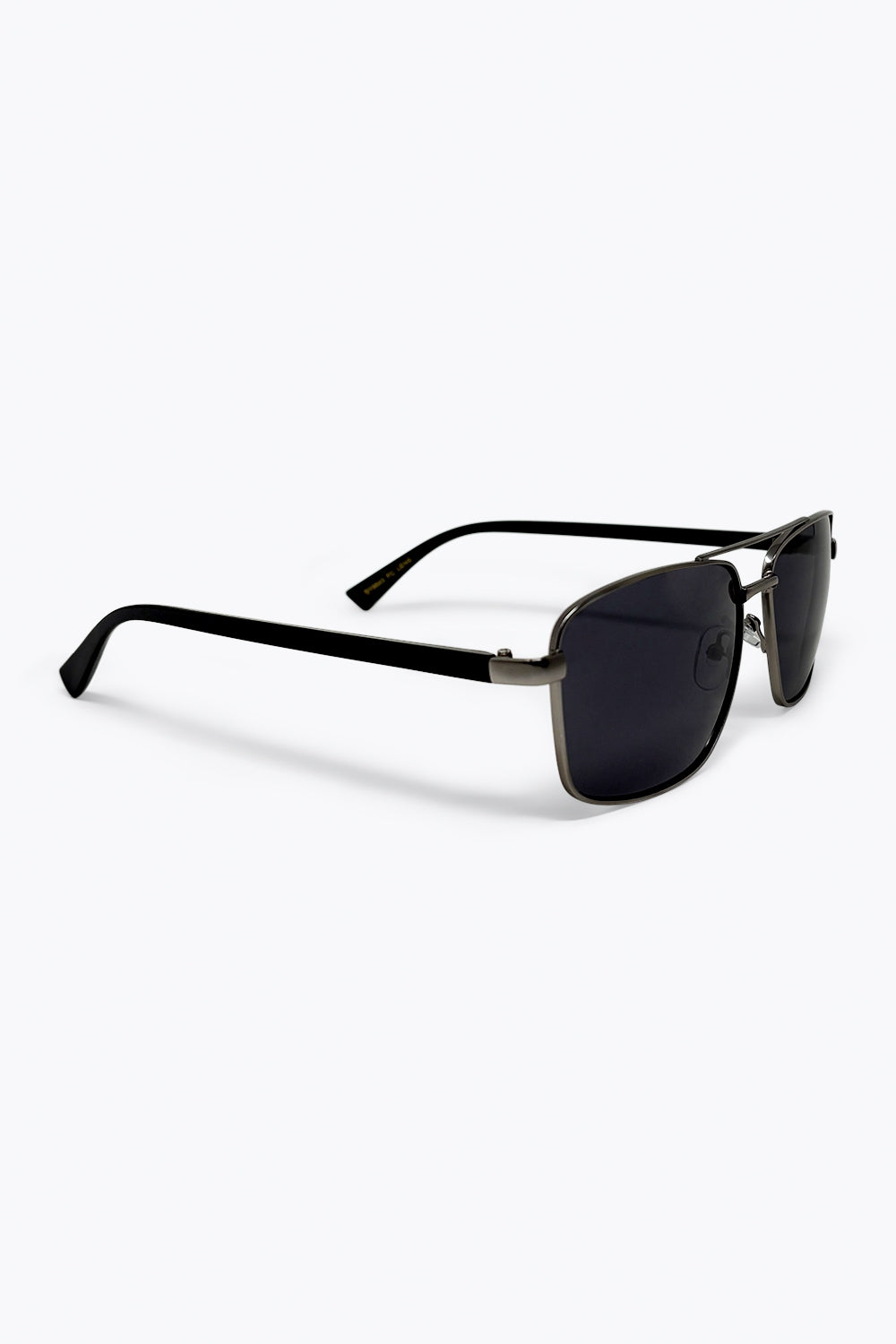 Lunettes de soleil aviateur carrées avec monture en métal de couleur argent
