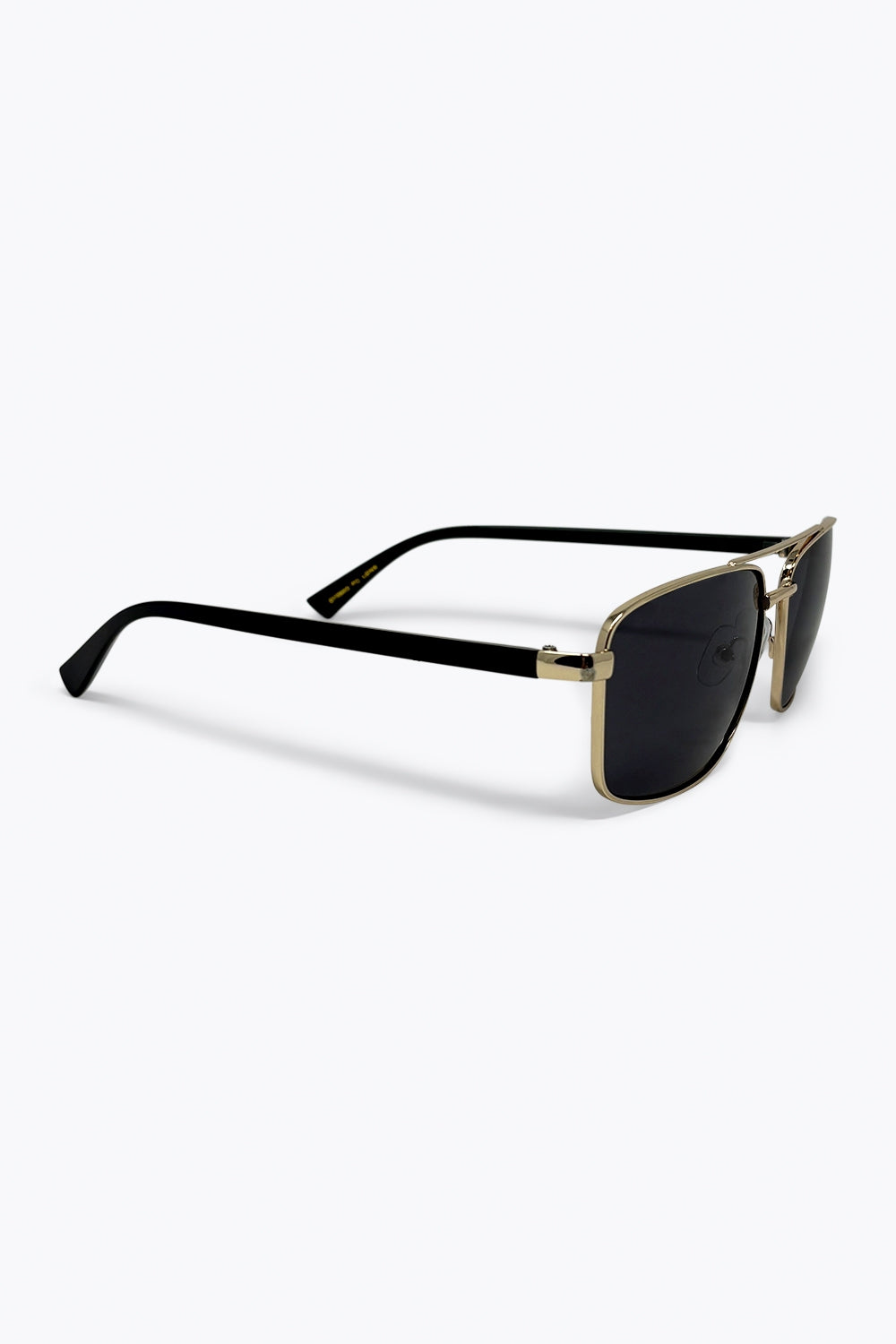 Lunettes de soleil aviateur carrées dorées avec monture en métal