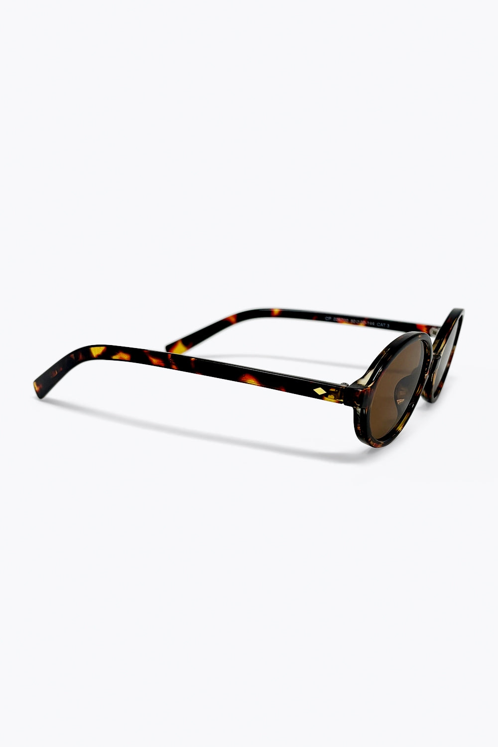 Lunettes de soleil avec monture ovale écaille de tortue multicolore et verres marron