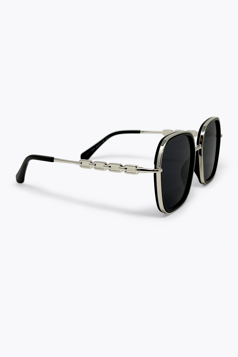 Cadre carré noir Détail de chaîne en métal Lunettes de soleil surdimensionnées