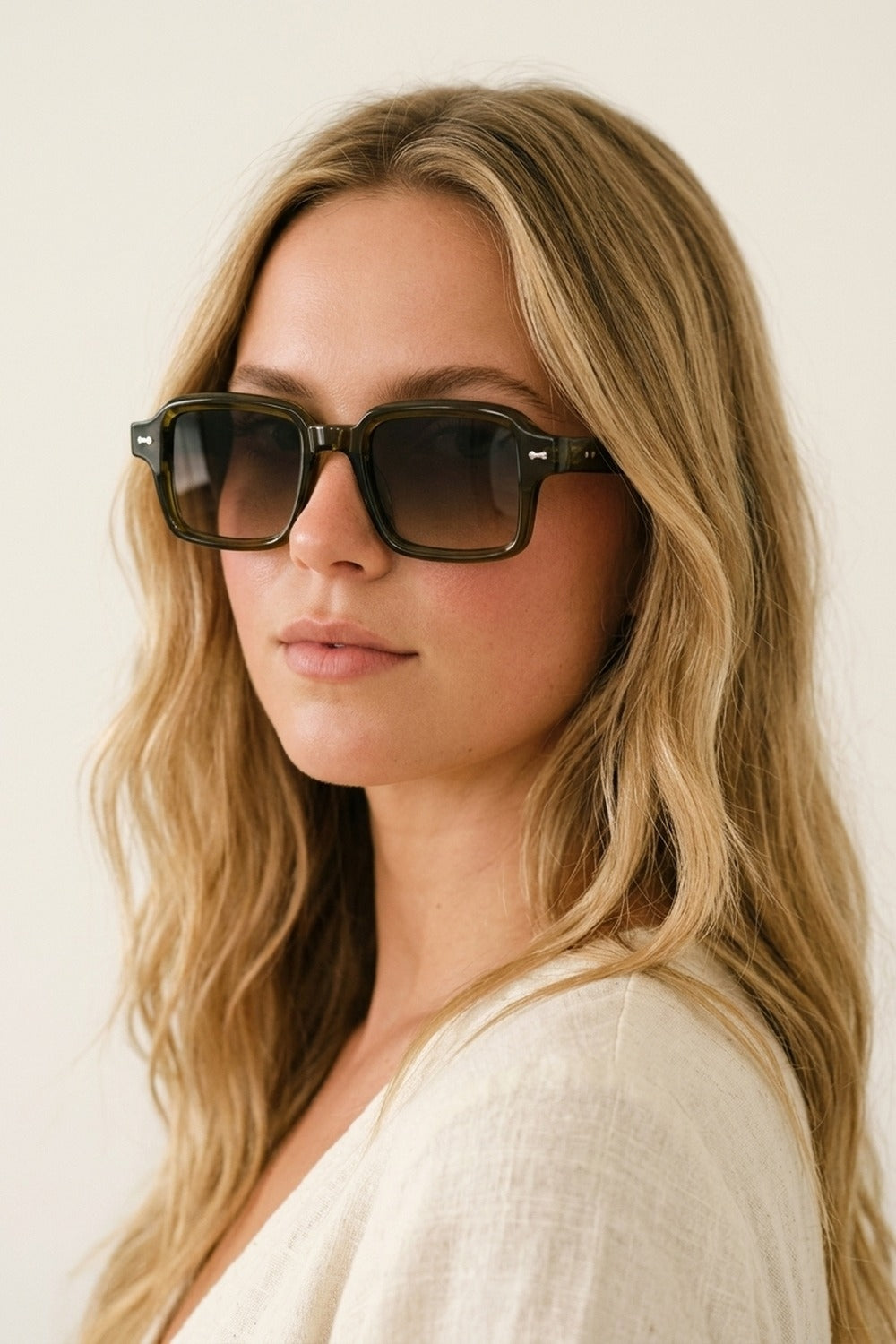 Lunettes de soleil urbaines carrées à dégradé olive