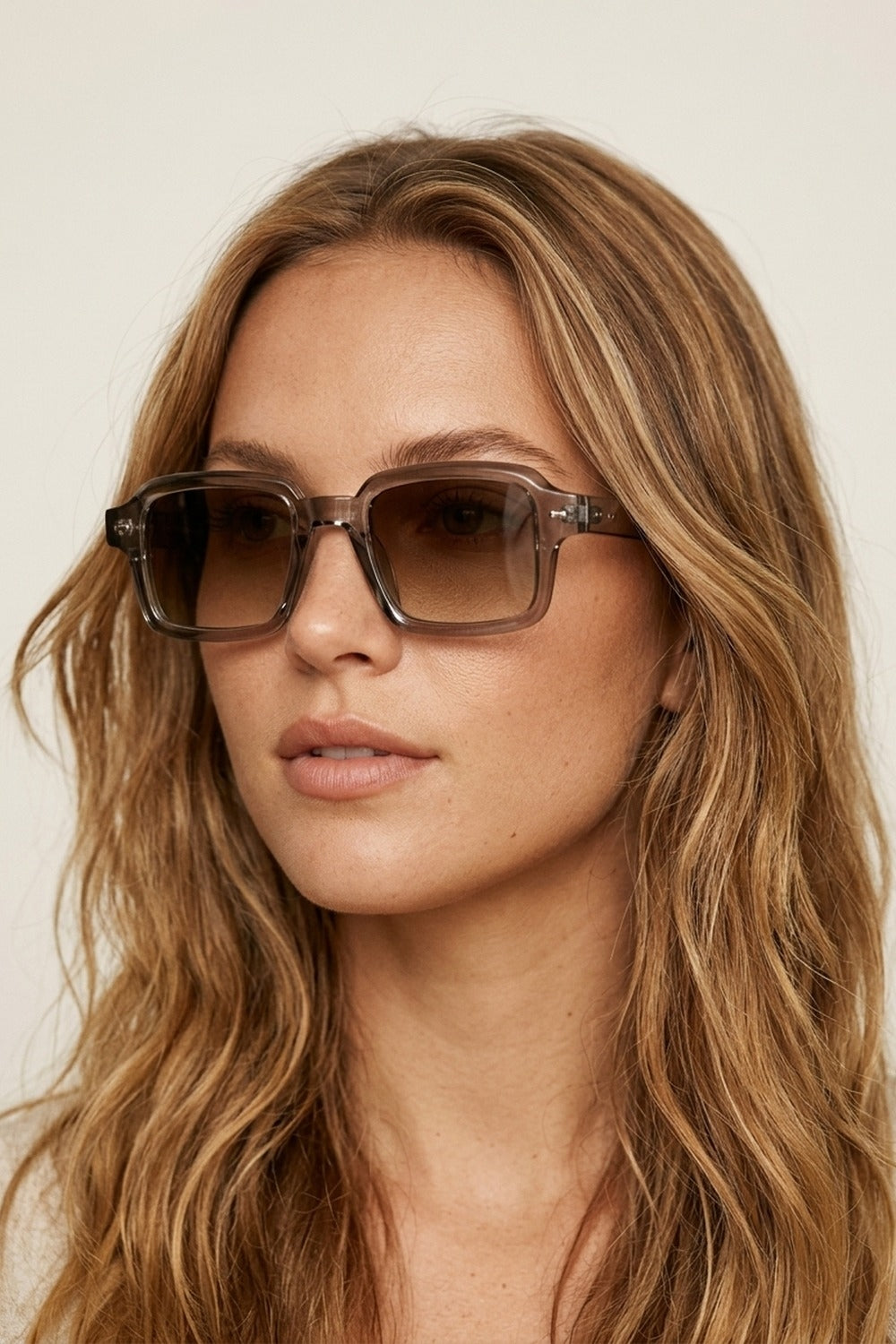 Lunettes de soleil à monture carrée transparent gris avec verres dégradés
