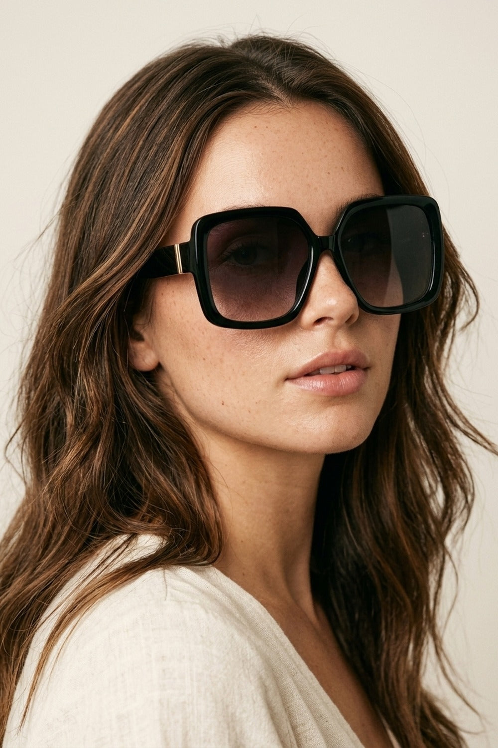 Lunettes de soleil à monture carrée surdimensionnée noire avec verres dégradés