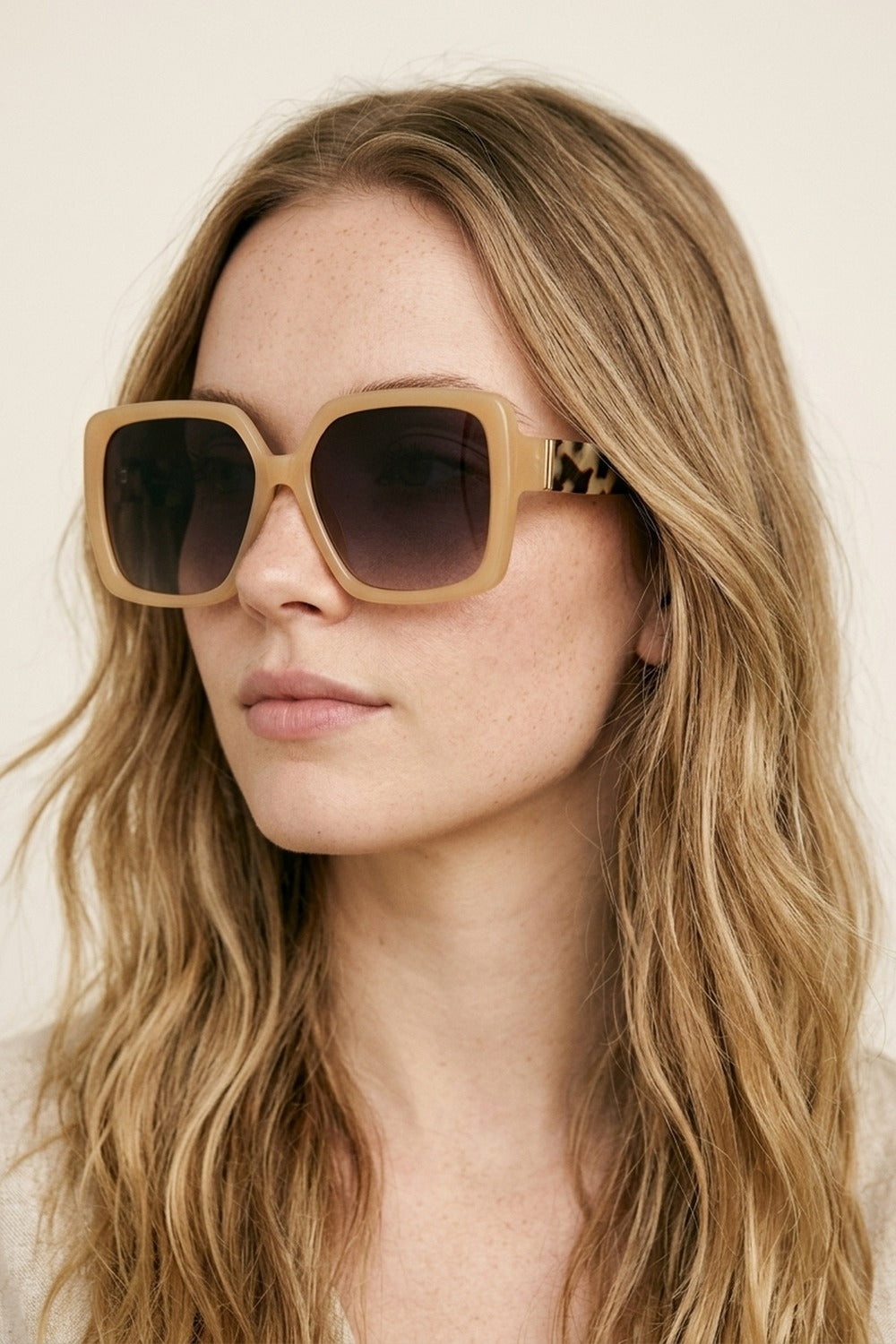 Lunettes de soleil surdimensionnées avec monture carrée en dégradé et couleur camel