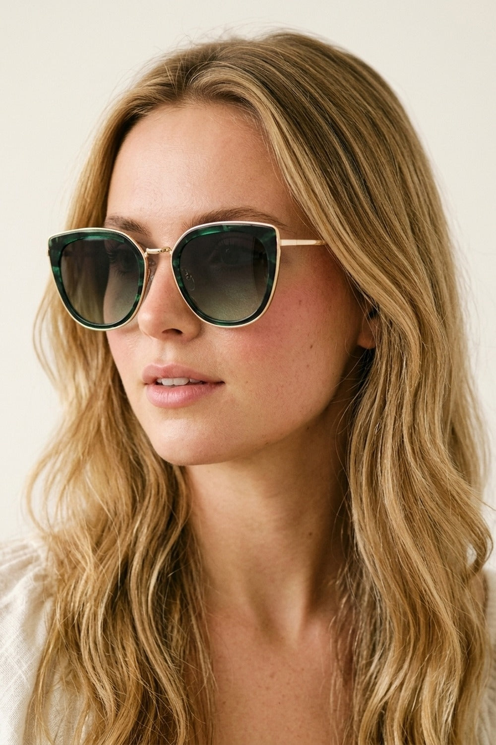 Lunettes de soleil à monture en métal avec effet marbre vert et verres dégradés