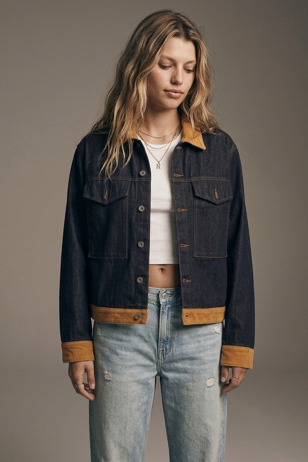 Veste en denim bleu à col en velours côtelé rigide avec boutons sur le devant et coupe décontractée