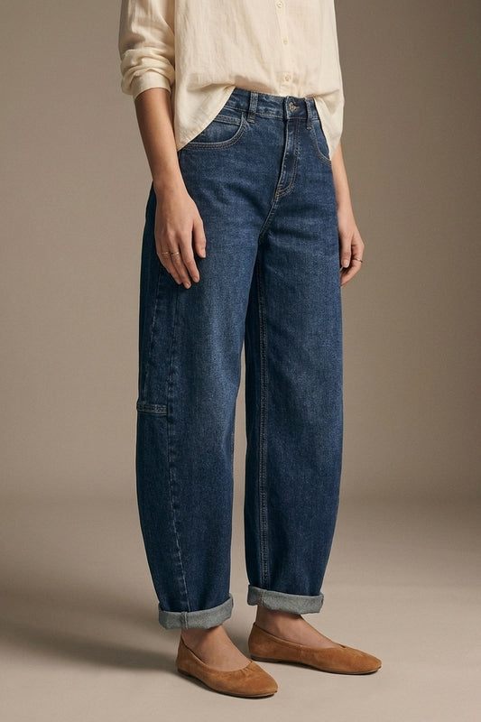 Jean en denim bleu foncé à jambes larges avec ourlet à revers et coutures latérales
