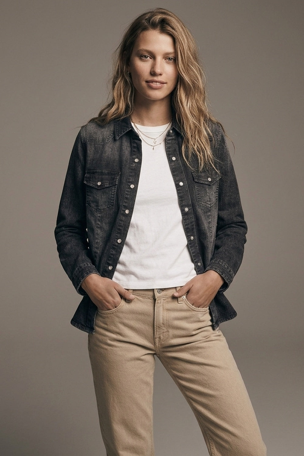 Veste-chemise en denim noir délavé avec boutons-pression