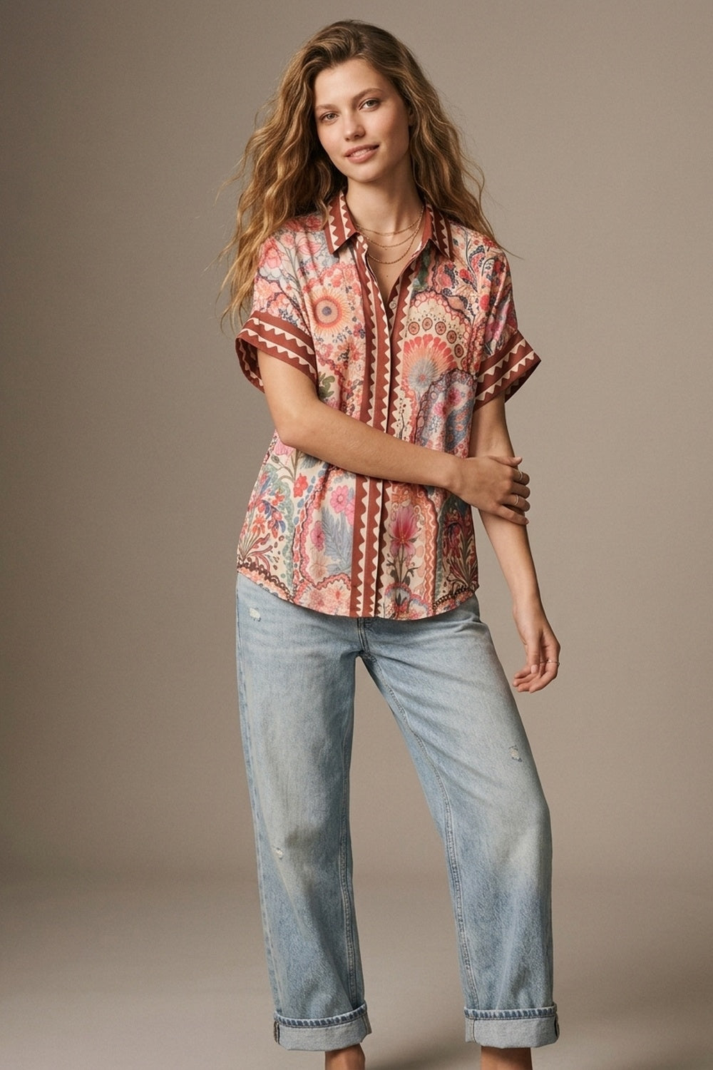 Chemise à imprimé floral multicolore en tissu léger avec garniture contrastée