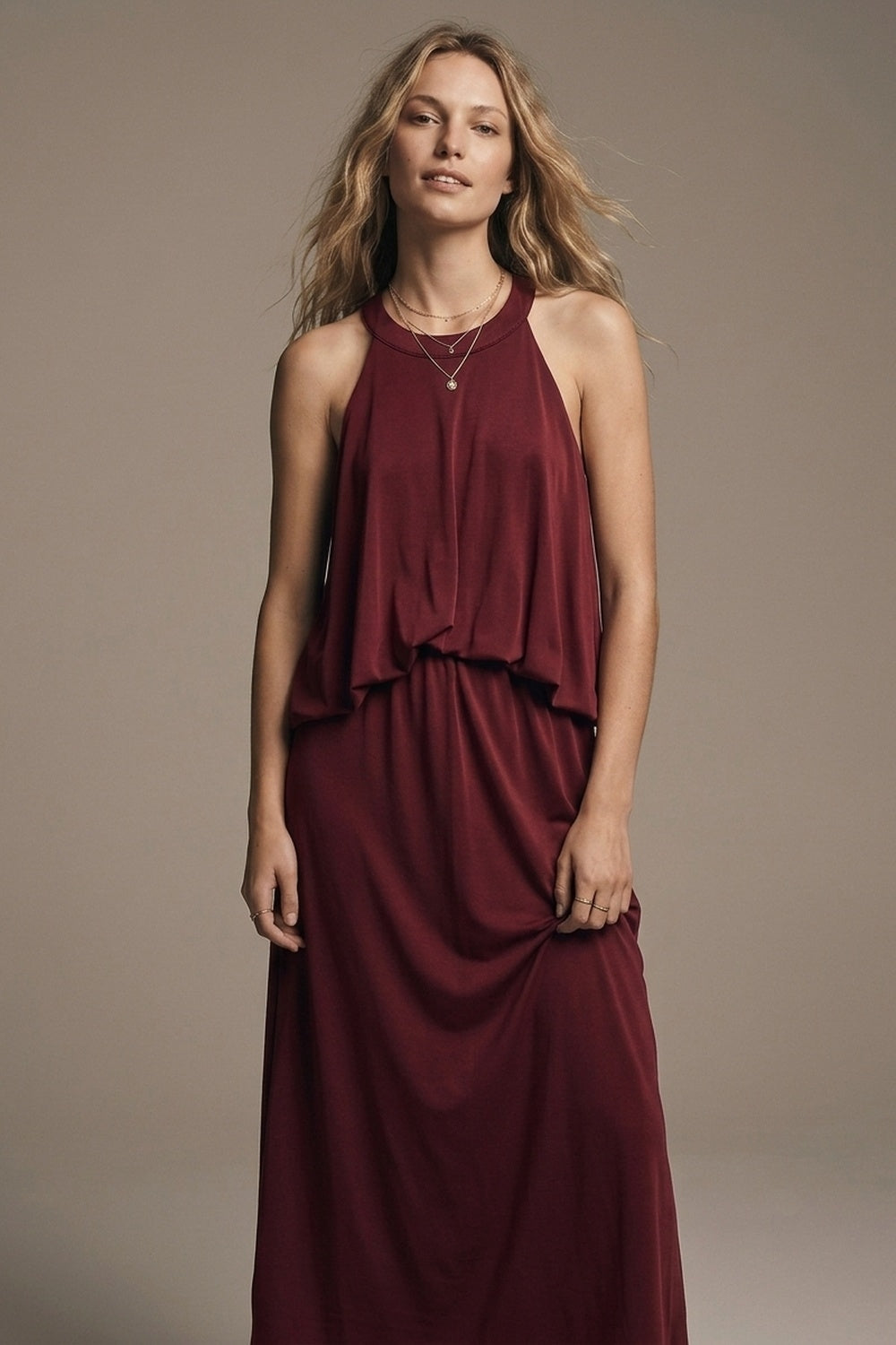 Robe Maxi à Col Halter en Tissu Extensible Doux en Bourgogne