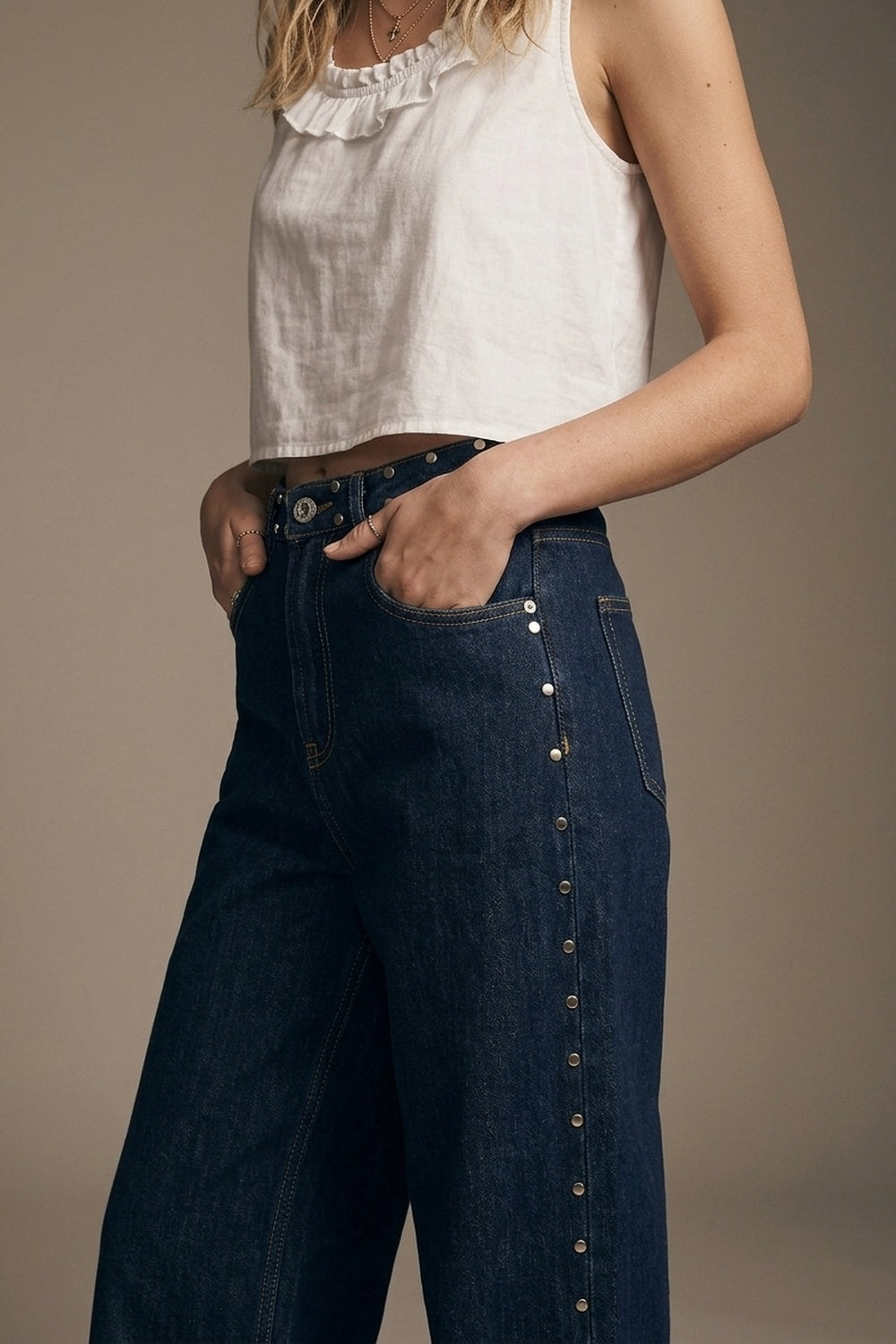 Jean en denim clouté à jambe large bleu foncé