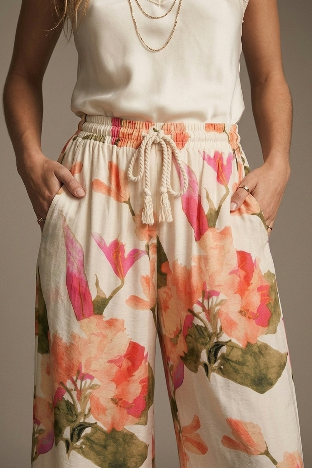 Pantalon large à imprimé floral crème avec taille élastique