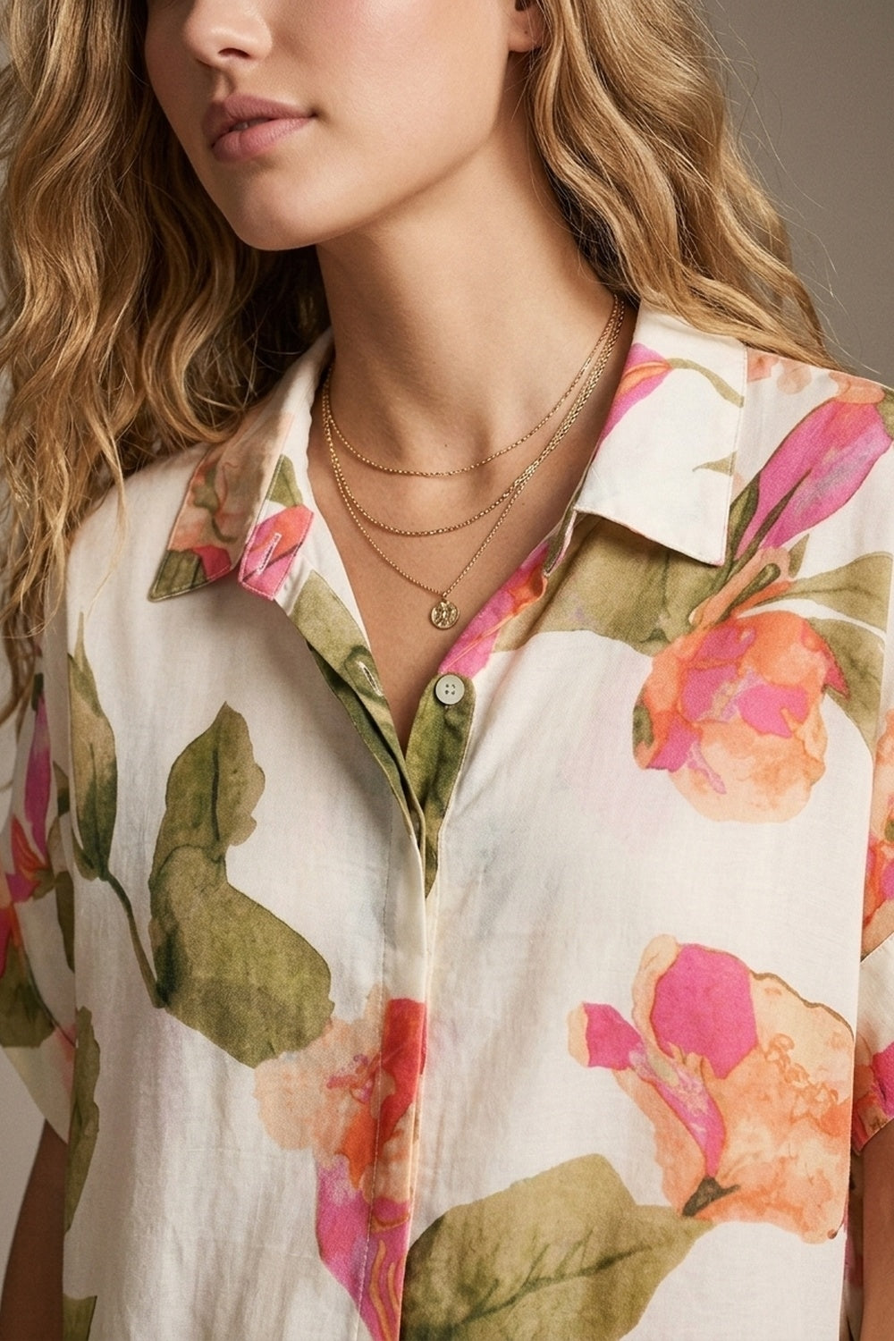 Chemise tissée légère à manches courtes avec imprimé floral crème