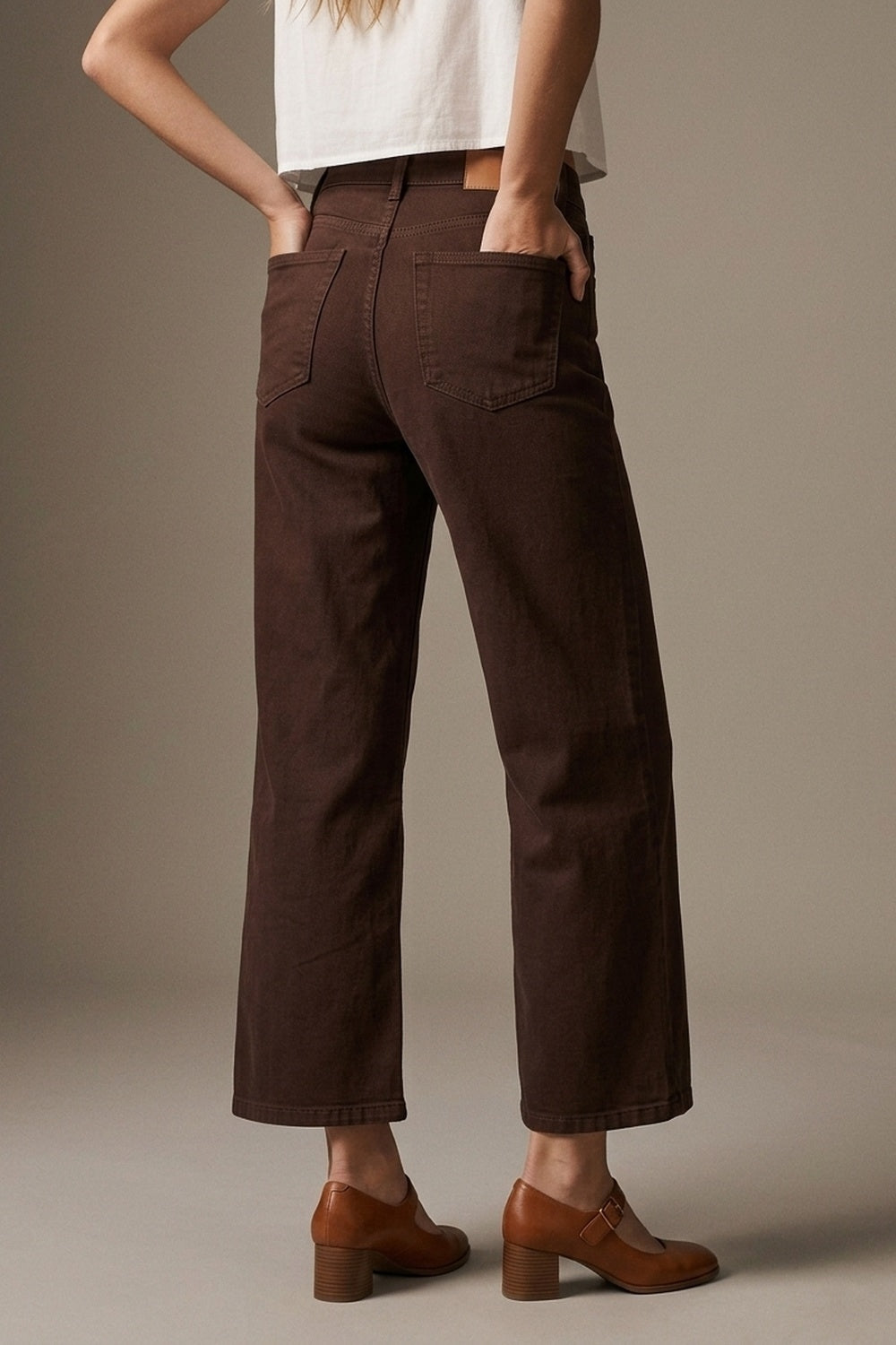 Jeans amples à jambe large et raccourcis en marron chocolat