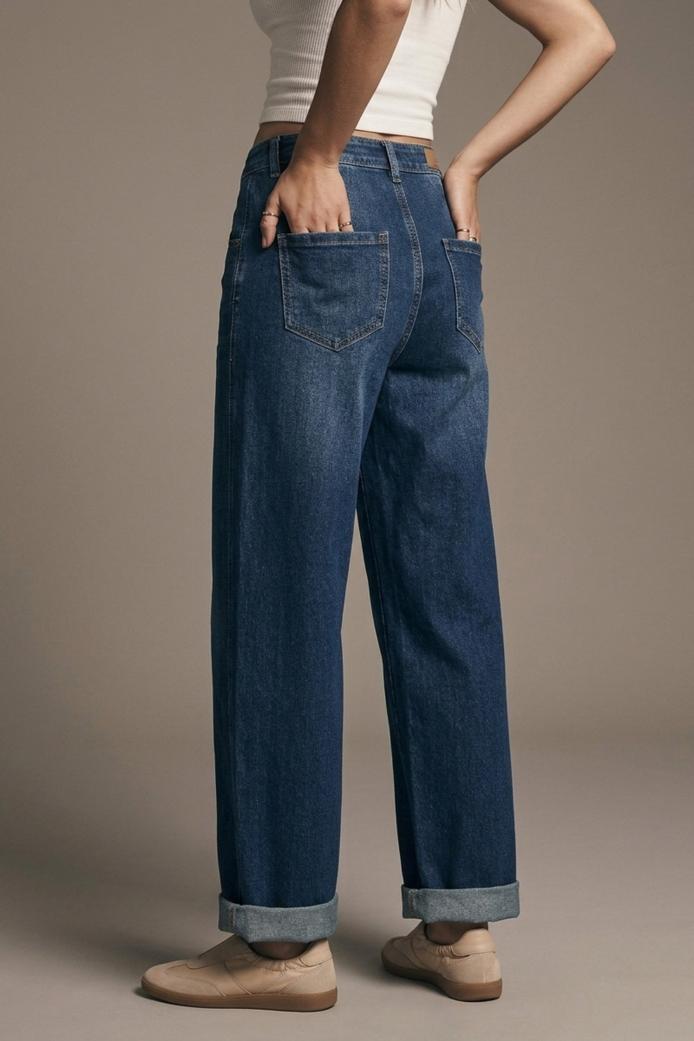 Jeans bleu foncé à jambes larges avec poches latérales