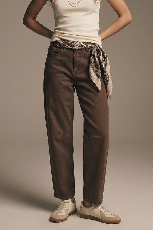 Jean stretch confortable avec jambe en tonneau en marron