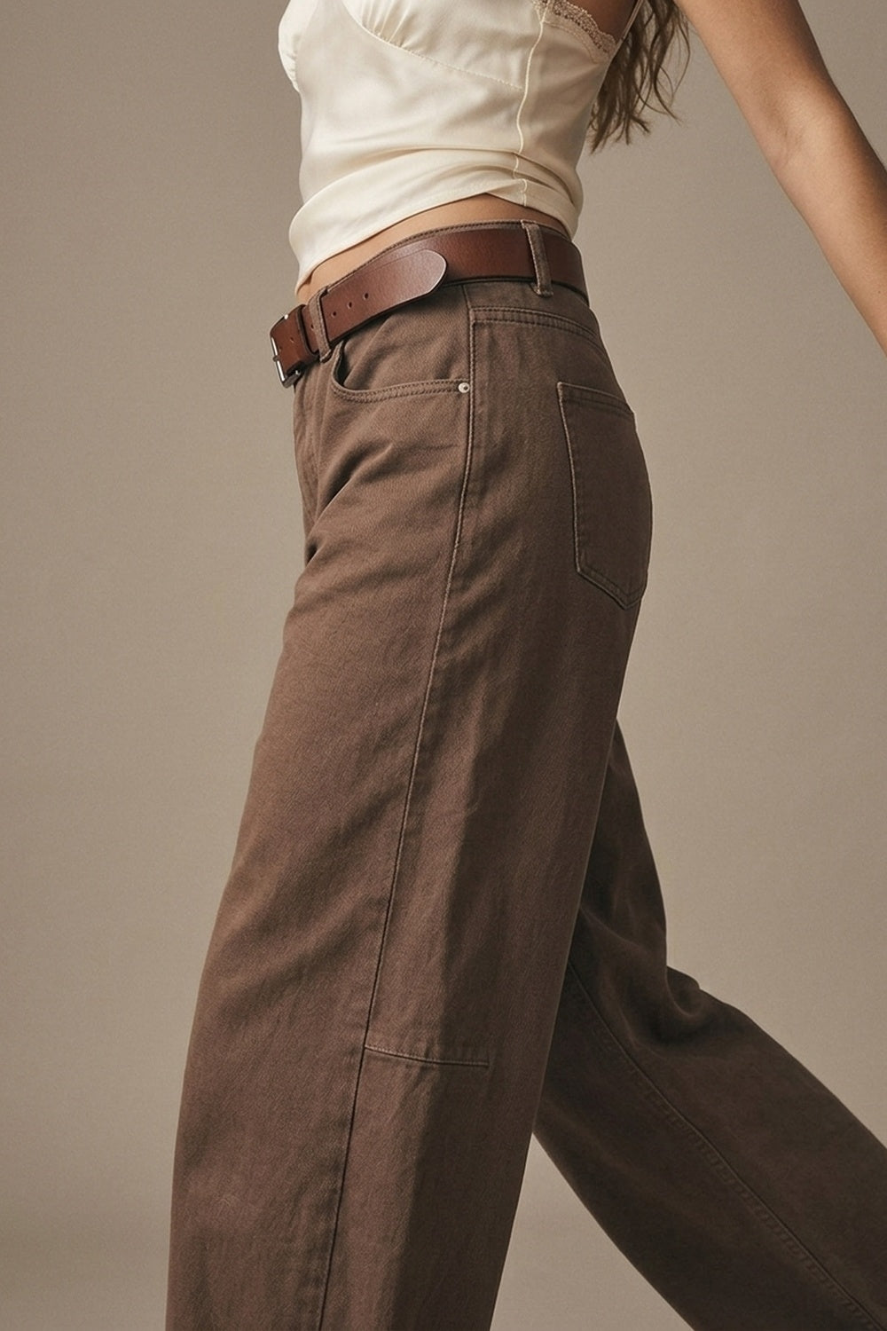 Pantalon à jambes droites et larges avec coupe décontractée en couleur fango