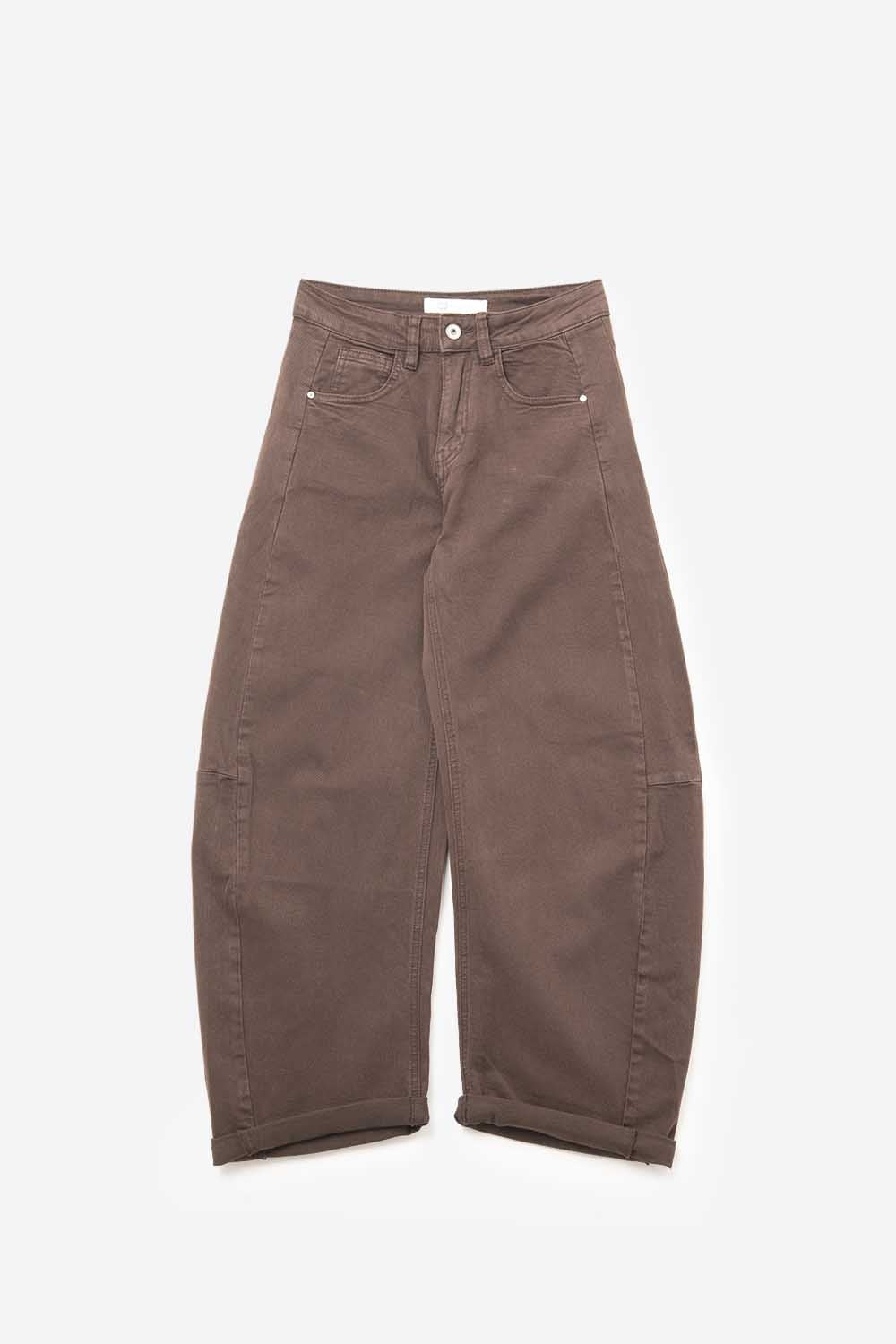 Pantalon à jambes droites et larges avec coupe décontractée en couleur fango