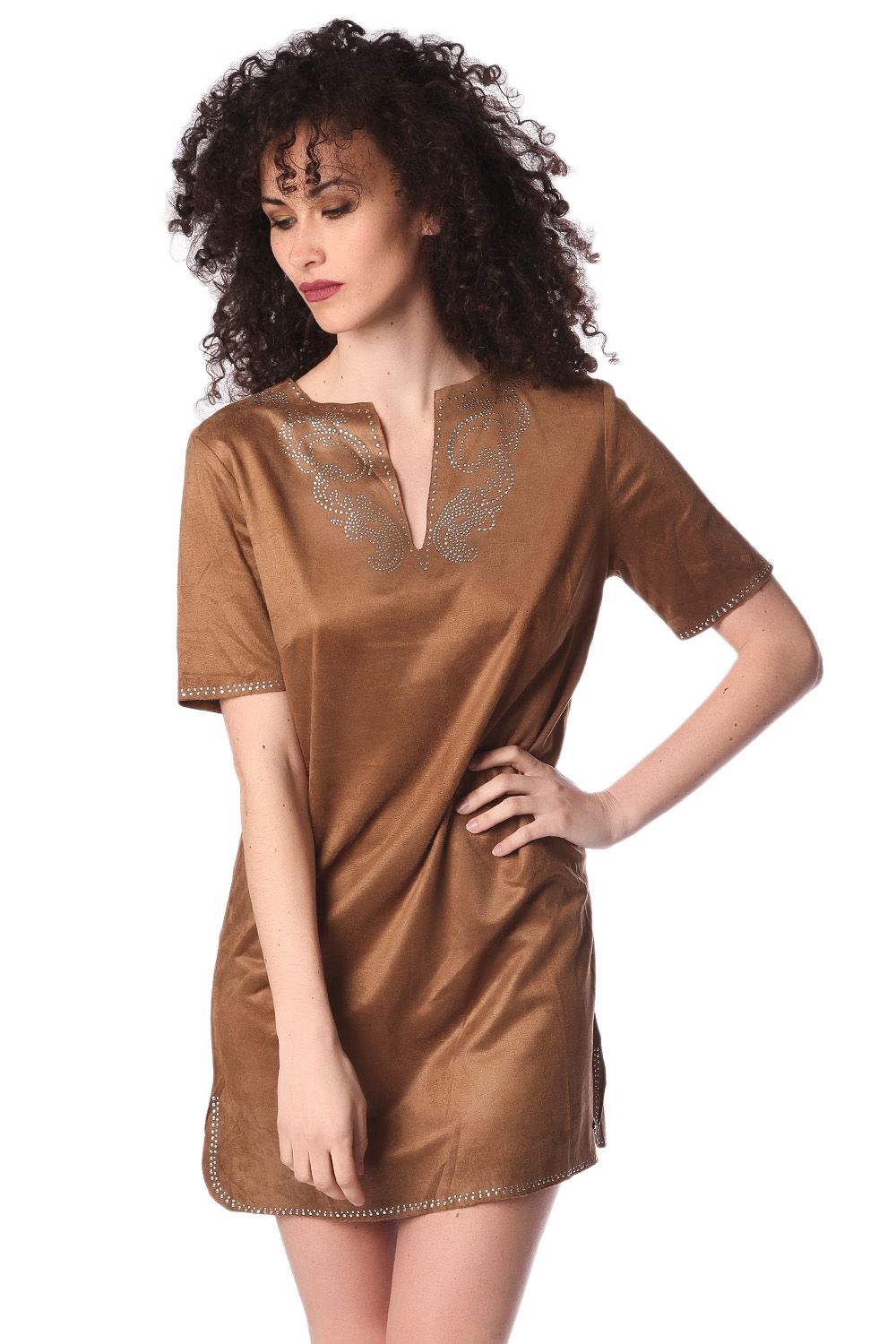 Robe en daim beige à manches 3/4 avec détail fantaisie