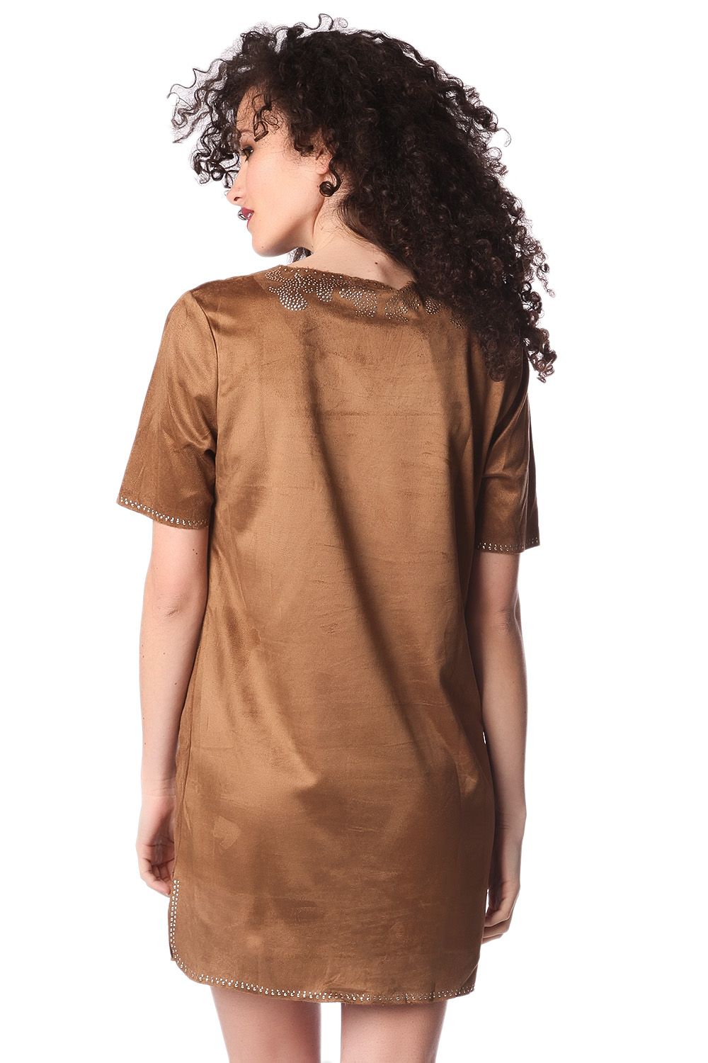 Robe en daim beige à manches 3/4 avec détail fantaisie