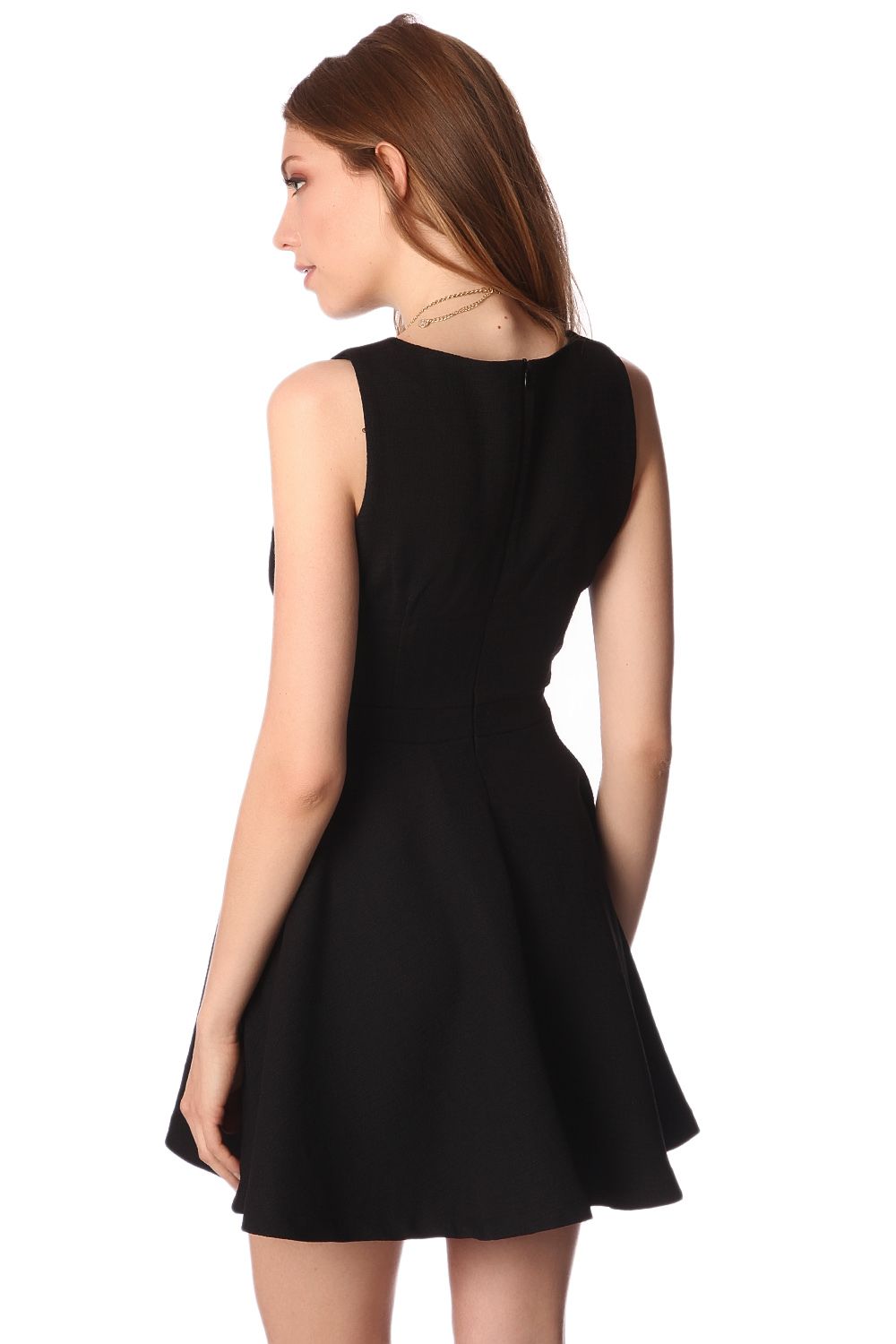 Robe coupe patineuse en tissu texturé noir avec ceinture