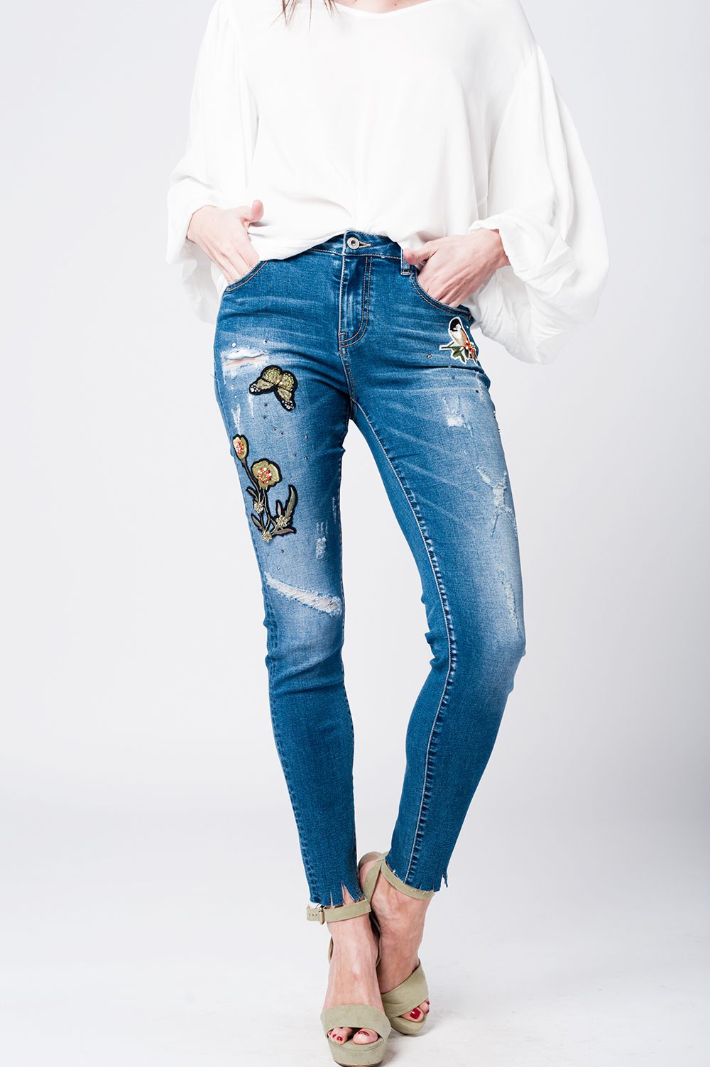 Jean mom délavé avec broderies