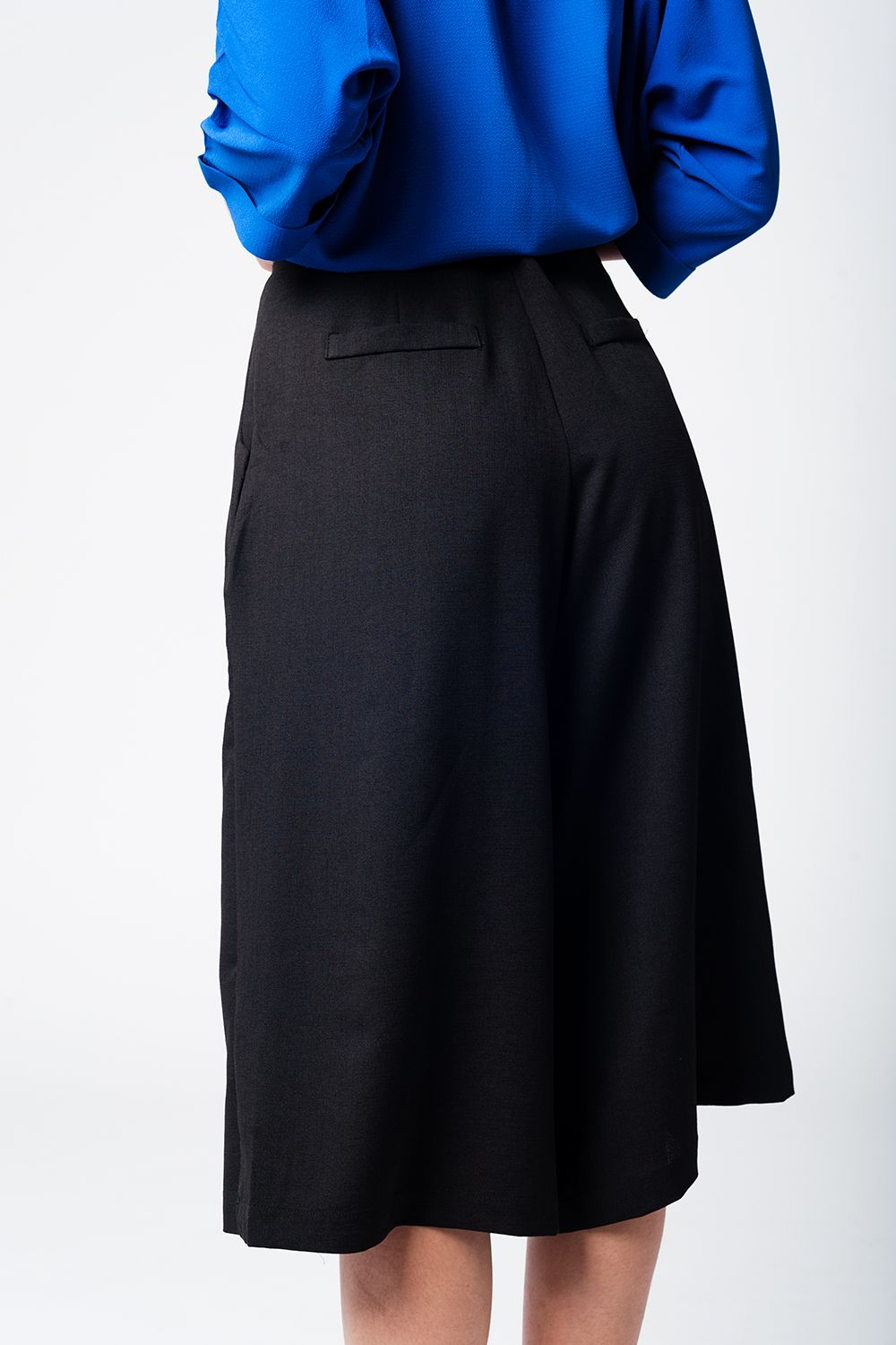 Jupe culotte noire avec boutons argentés