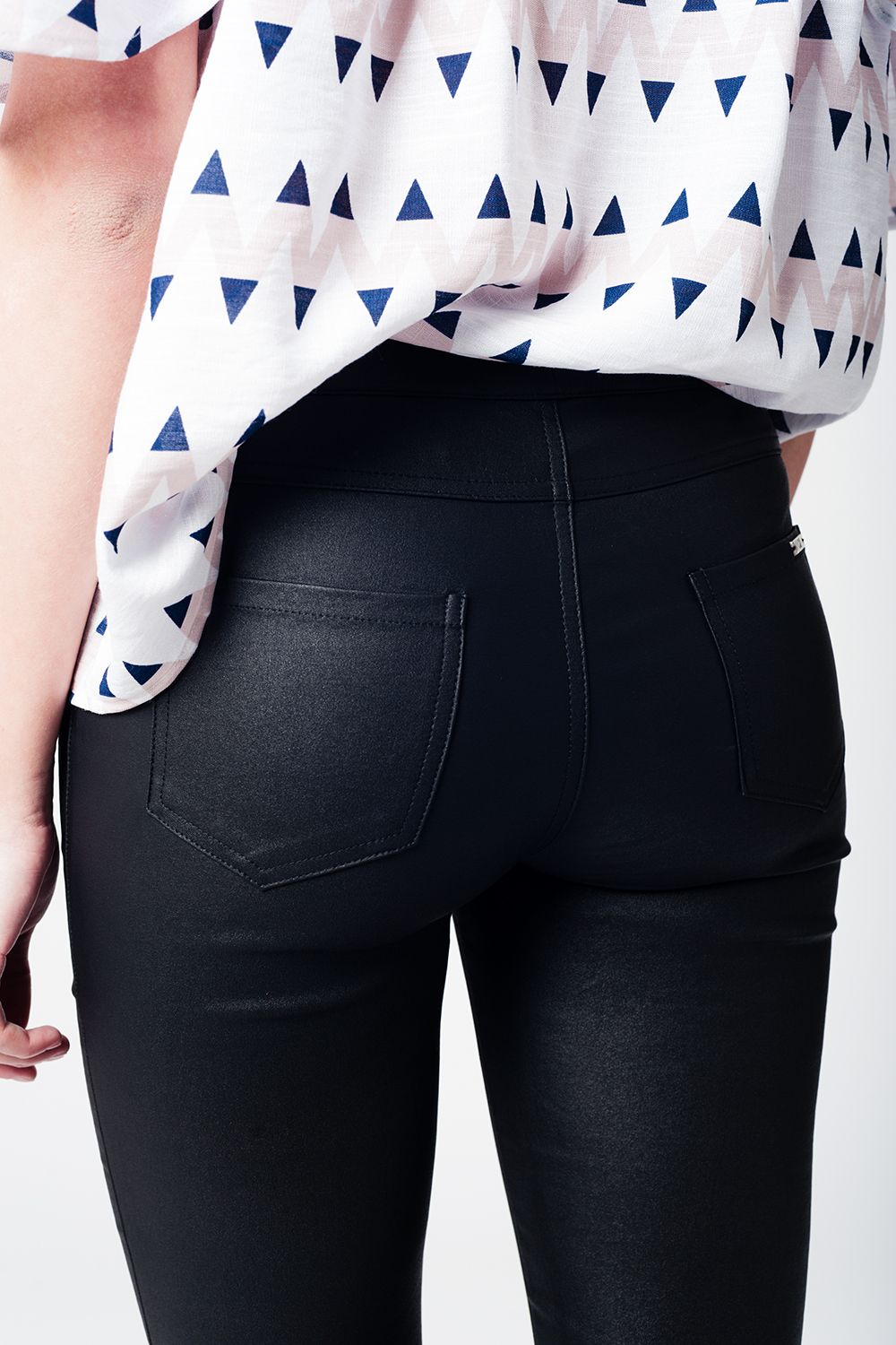 Pantalon skinny stretch en similicuir noir