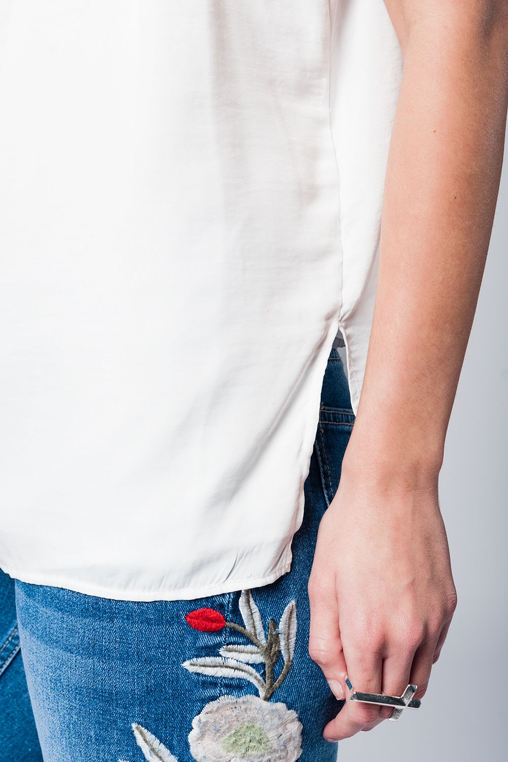 Top blanc avec décolleté dans le dos